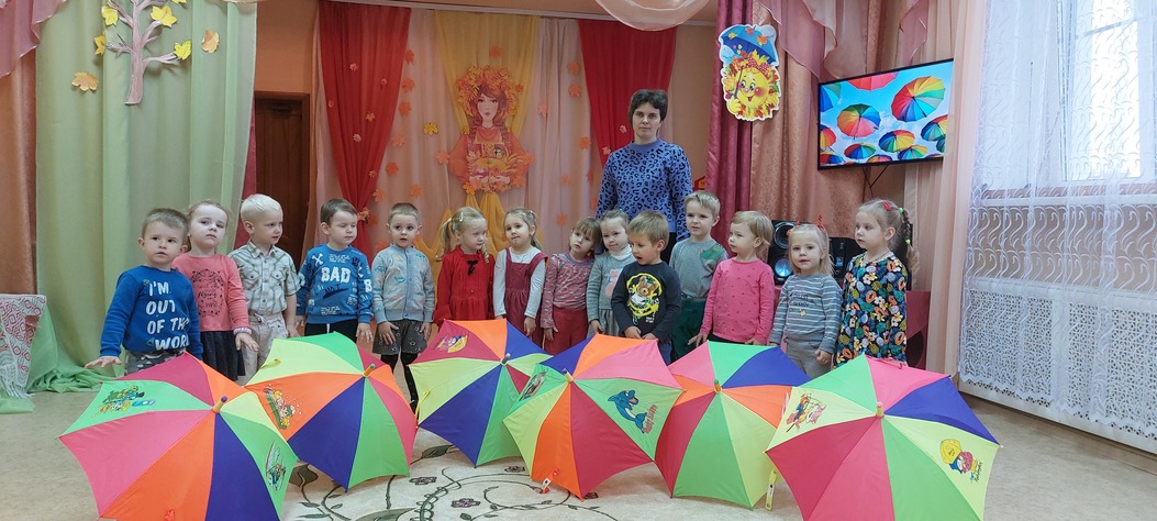 Прошло развлечение с малышами "Весёлые зонтики"
